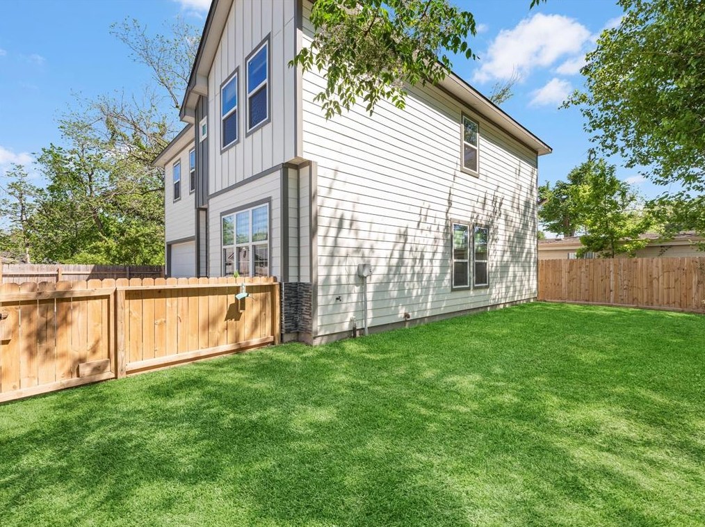 2009 Wavell, Houston TX  77088-4621 exterior