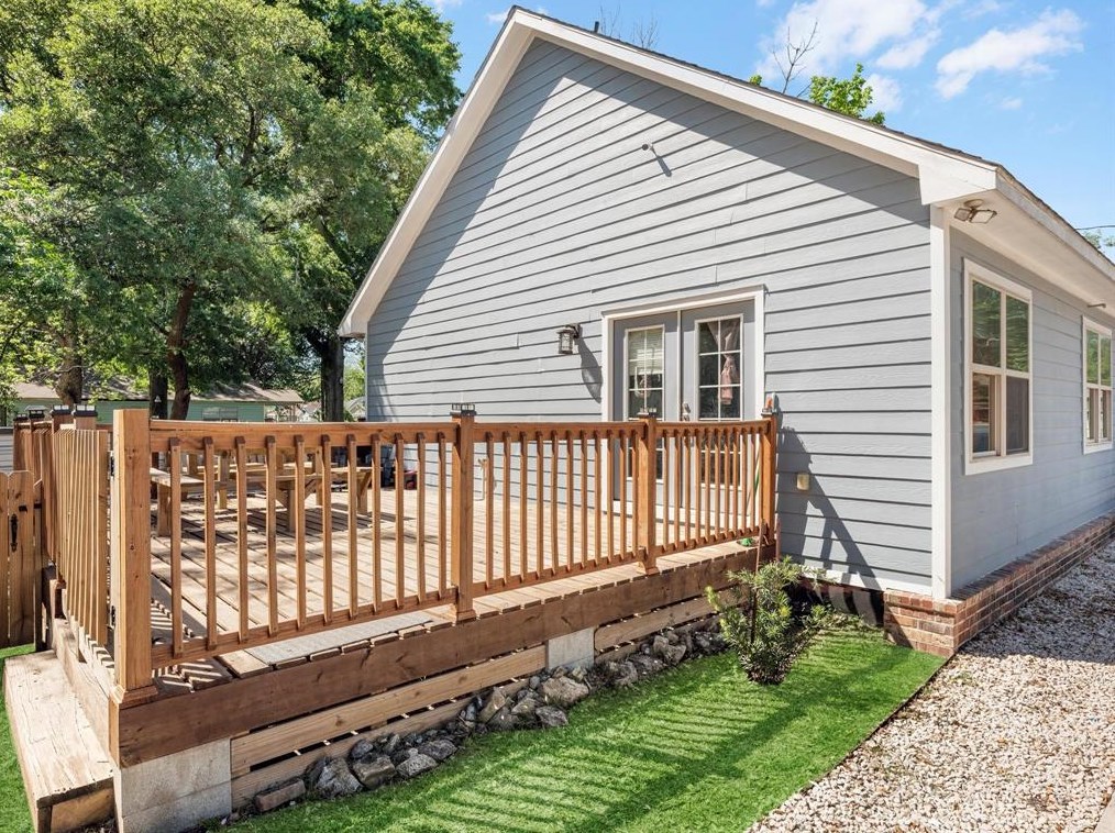 2009 Wavell, Houston TX  77088-4621 exterior