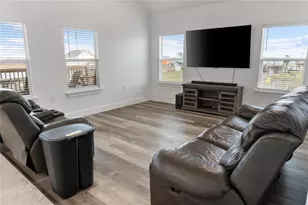 897 S Crystal Beach Rd, Crystal Beach, TX 77650 - Photo 9