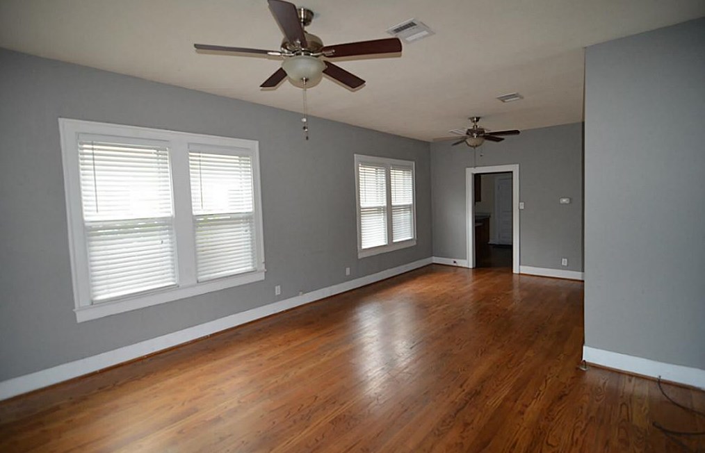 321 Dorchester St, Houston TX  77022-4825 exterior