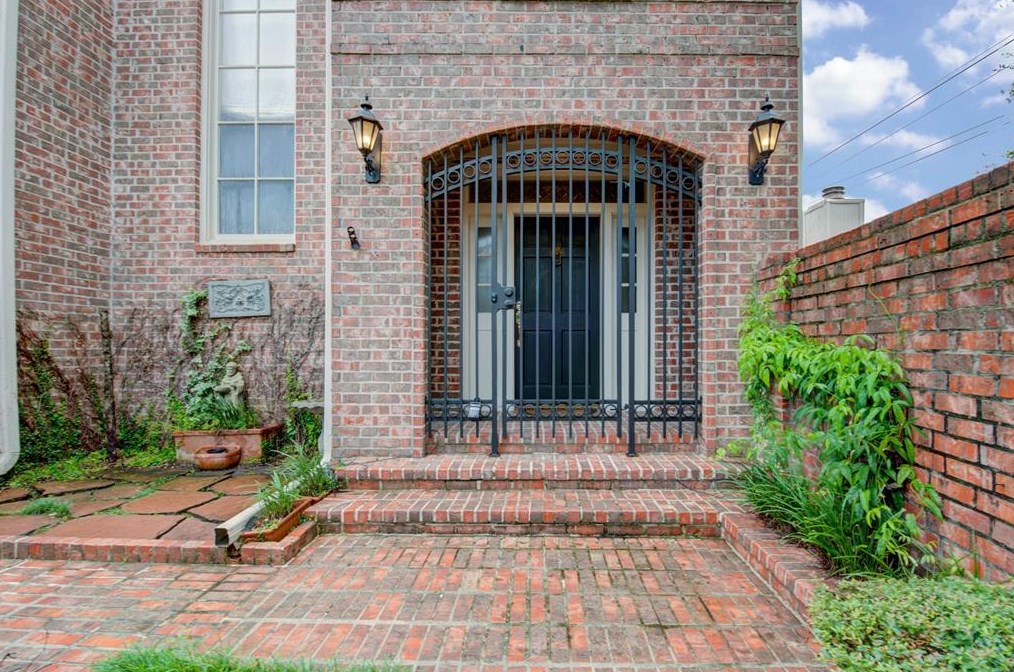 6007 Valley Forge Dr, Houston TX  77057-1933 exterior