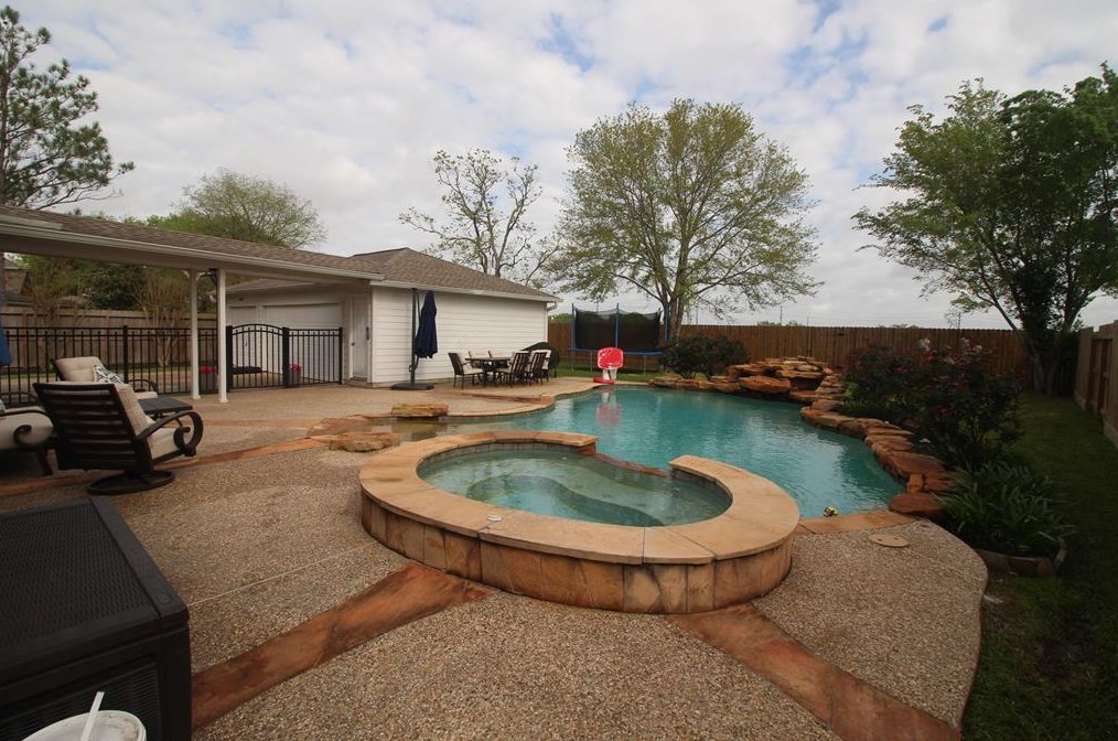 3127 Cherry Ml Ct, Houston TX 77059-2804 exterior