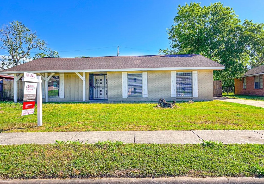2815 Monticello Dr, Houston TX  77045-3713 exterior
