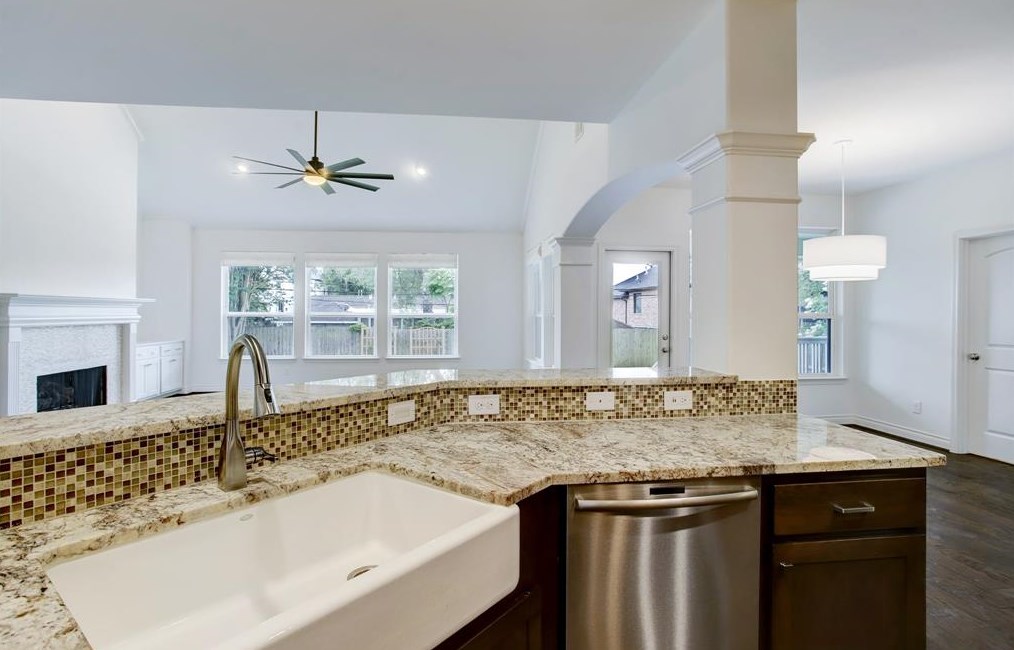 4935 Glenmeadow Dr, Houston TX  77096-4209 exterior