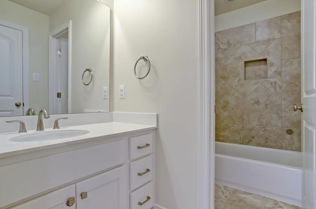 4935 Glenmeadow Dr, Houston TX  77096-4209 exterior