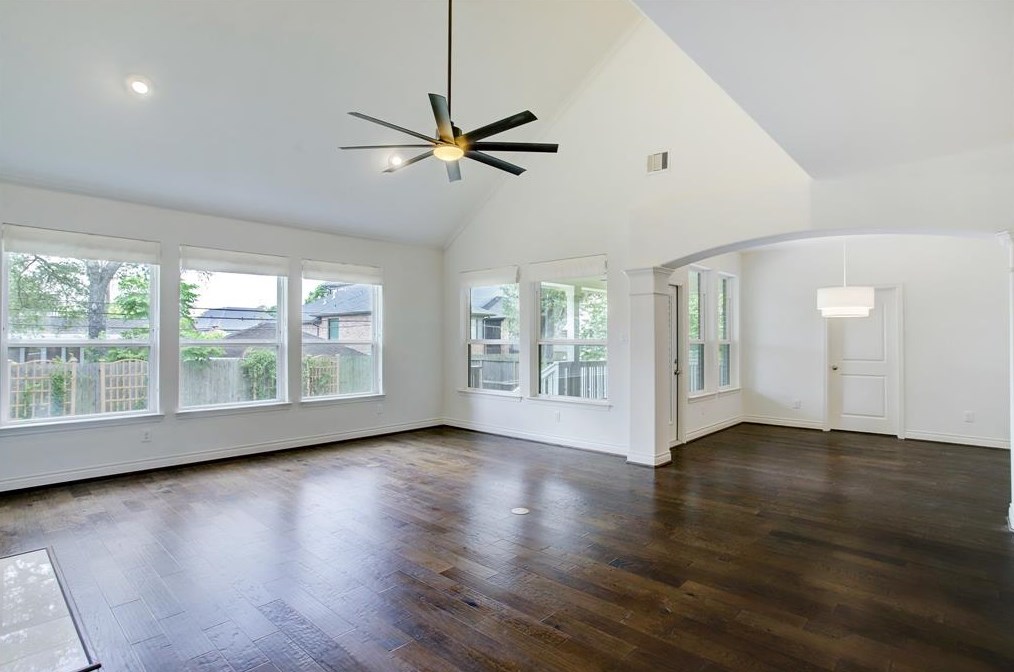 4935 Glenmeadow Dr, Houston TX  77096-4209 exterior