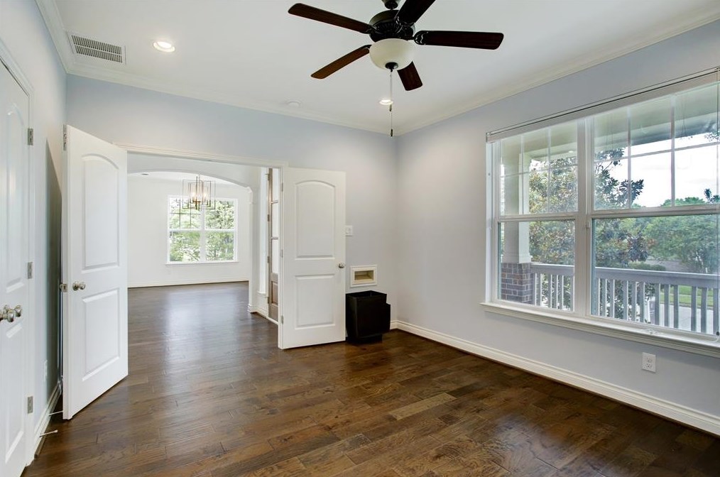 4935 Glenmeadow Dr, Houston TX  77096-4209 exterior