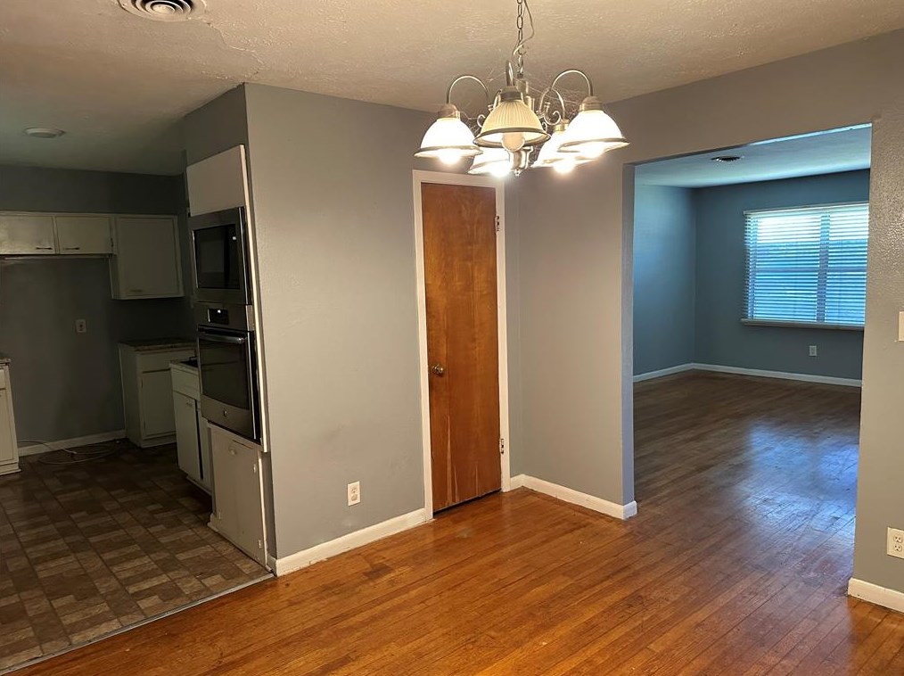 5610 Elmlawn Dr, Houston TX  77033-3304 exterior