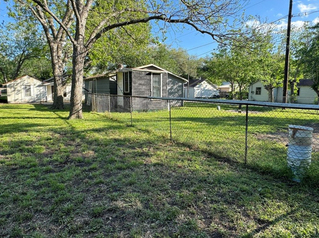 801 Hayden St, Jones Creek TX  77437-3618 exterior