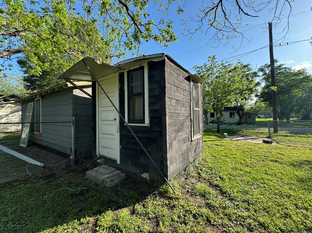 801 Hayden St, Jones Creek TX  77437-3618 exterior