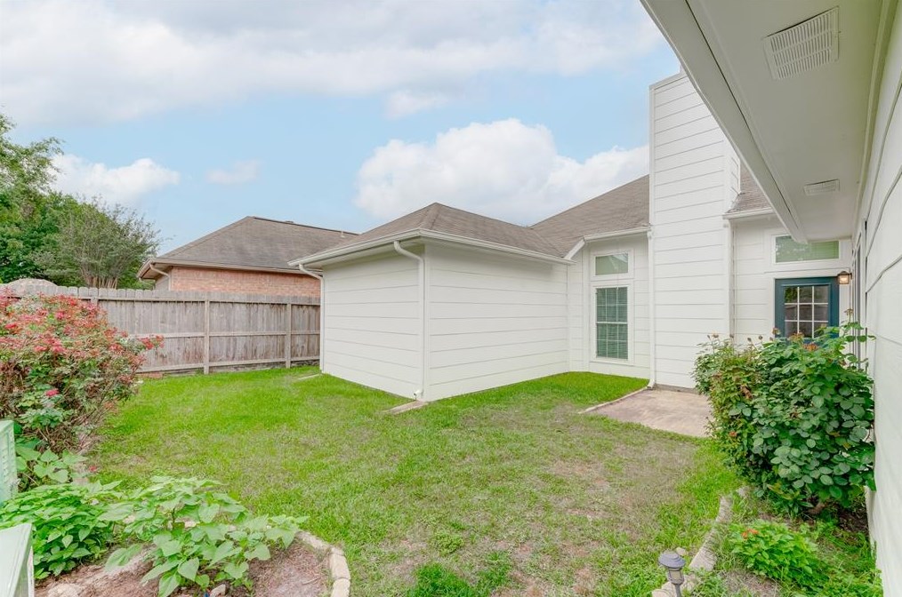 11503 Autumn Chase Dr, Houston TX  77065-4925 exterior