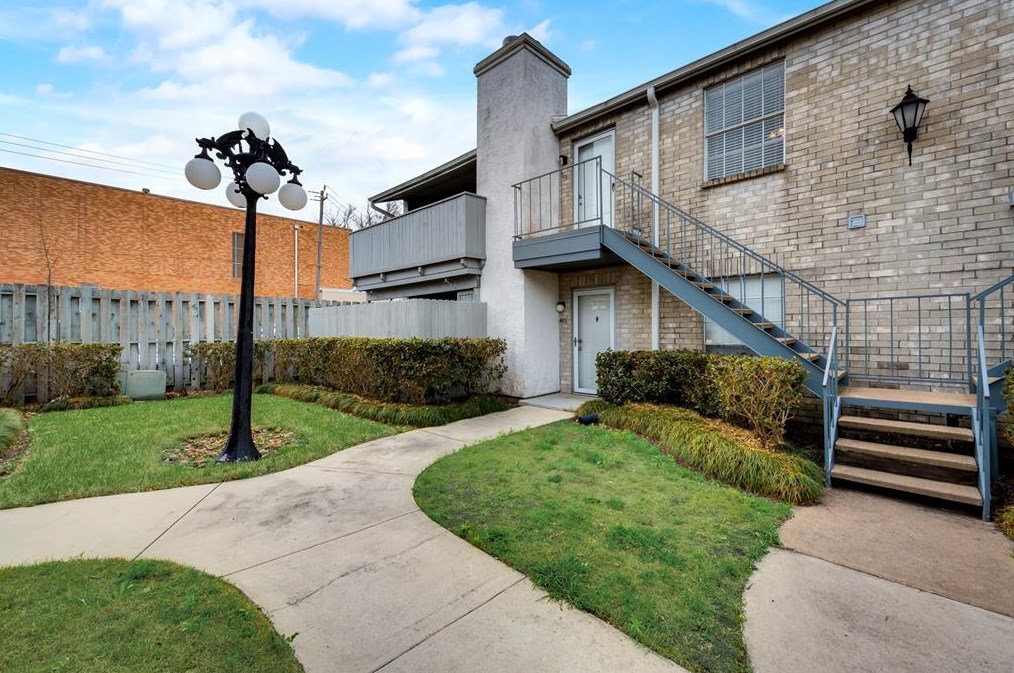 8787 Brae Acres Rd, Houston TX  77074-4100 exterior