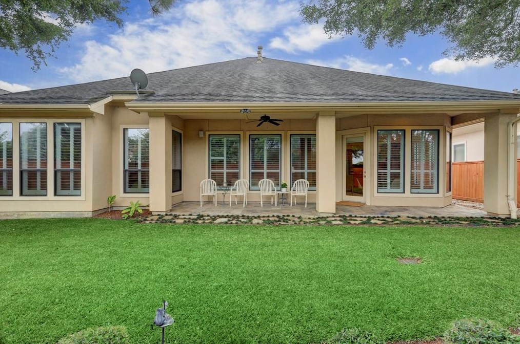 11438 Legend Mnr Dr, Houston TX  77082-3077 exterior