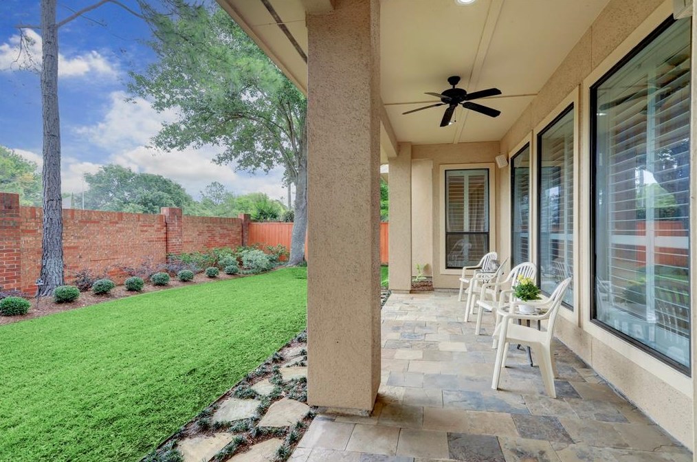 11438 Legend Mnr Dr, Houston TX  77082-3077 exterior