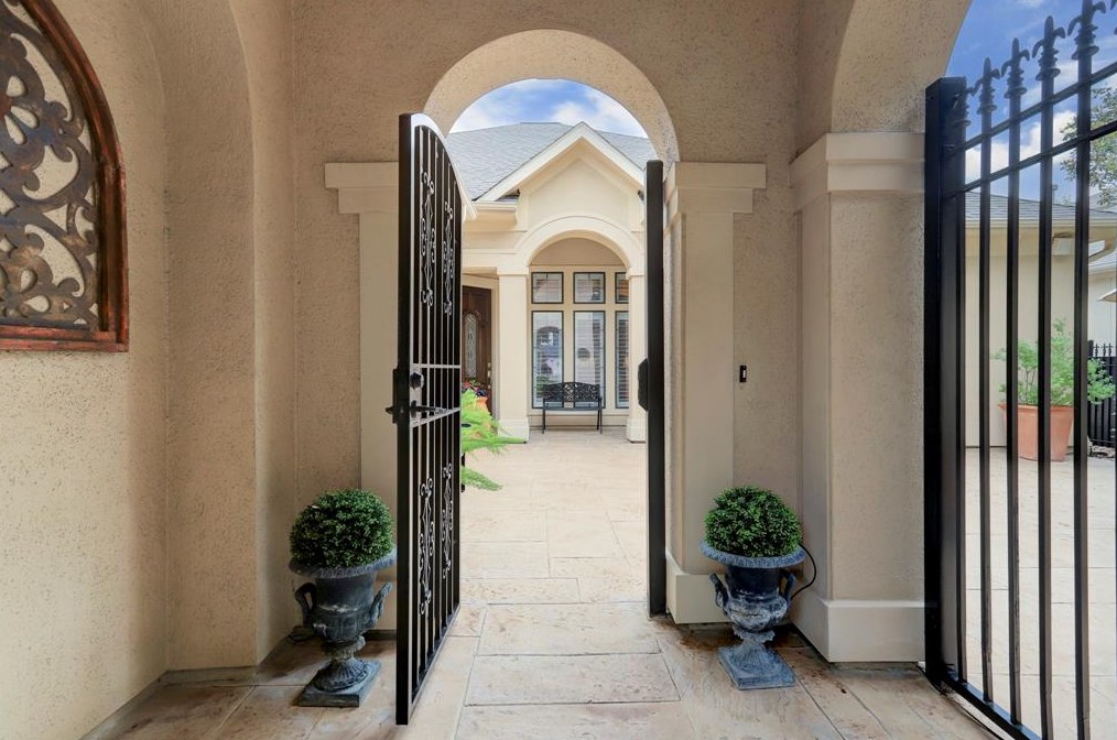 11438 Legend Manor Dr, Houston TX  77082-3073 exterior