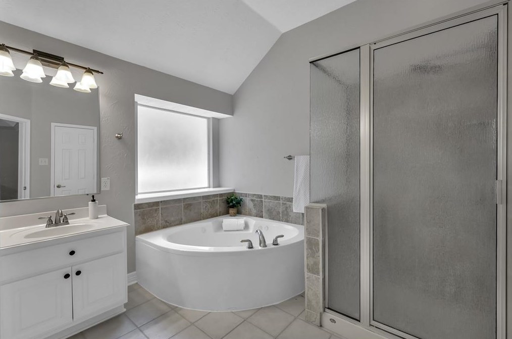 49 Peaceful Cyn Cir, Spring TX 77381-4486 exterior