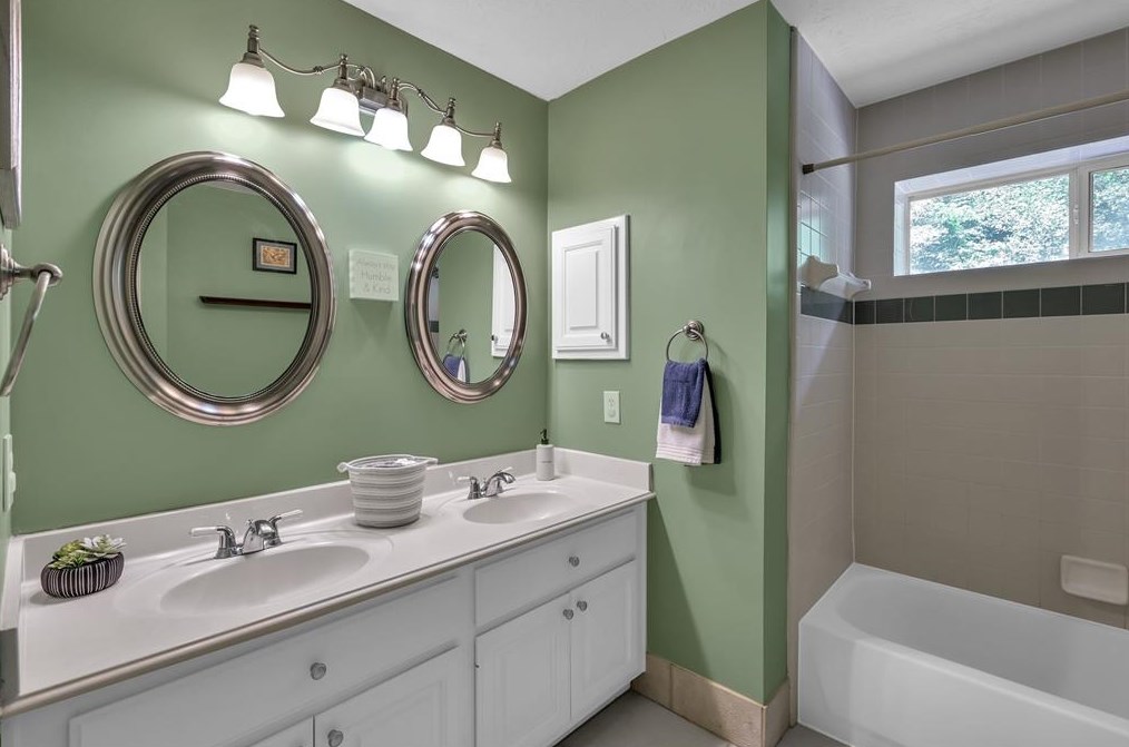 49 Peaceful Cyn Cir, Spring TX 77381-4486 exterior