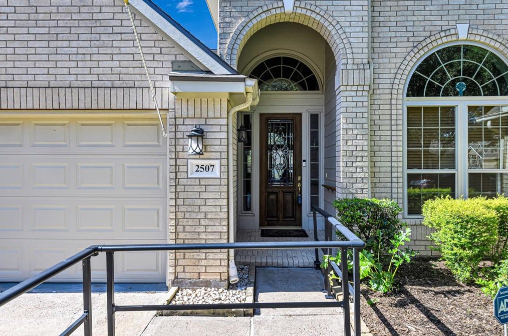 2507 Crystal Lk Ct, Richmond TX 77406-1800 exterior