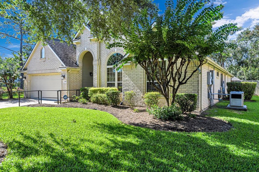 2507 Crystal Lk Ct, Richmond TX 77406-1800 exterior