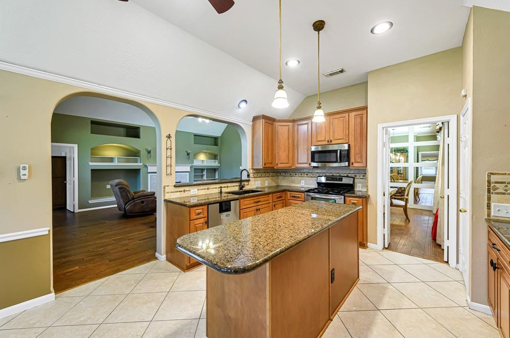 2507 Crystal Lk Ct, Richmond TX 77406-1800 exterior