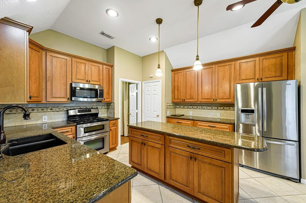 2507 Crystal Lk Ct, Richmond TX 77406-1800 exterior