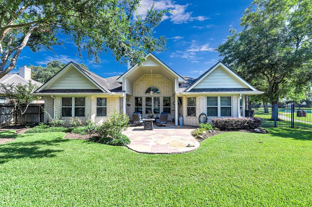 2507 Crystal Lk Ct, Richmond TX 77406-1800 exterior