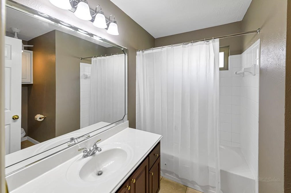 2507 Crystal Lk Ct, Richmond TX 77406-1800 exterior