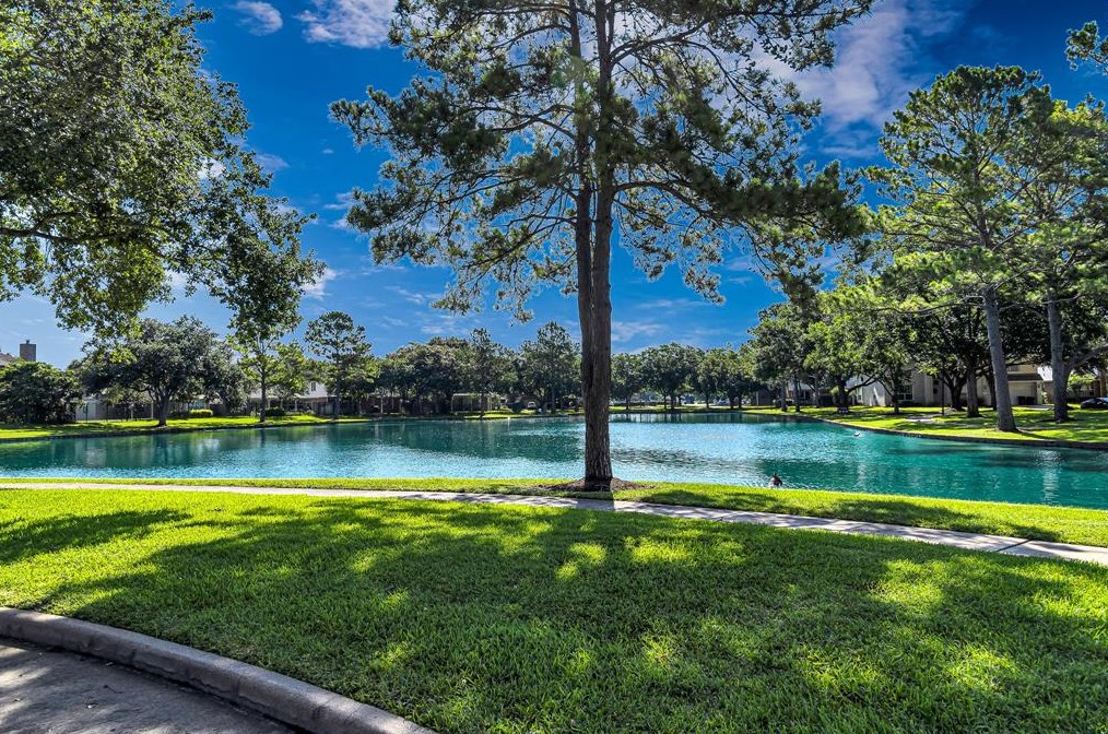 2507 Crystal Lk Ct, Richmond TX 77406-1800 exterior