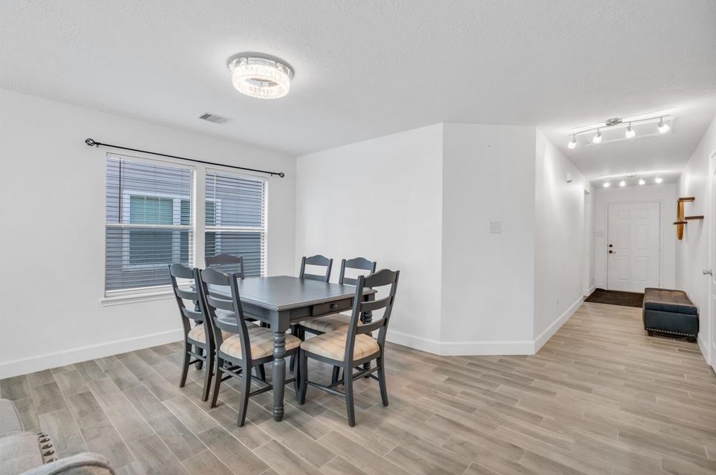 16623 Burnell Oaks Ln, Houston TX  77090-5241 exterior