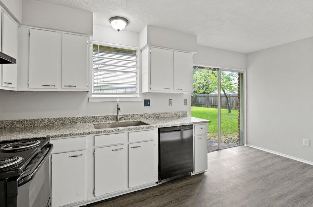 11218 Evesborough Dr, Houston TX  77099-2008 exterior