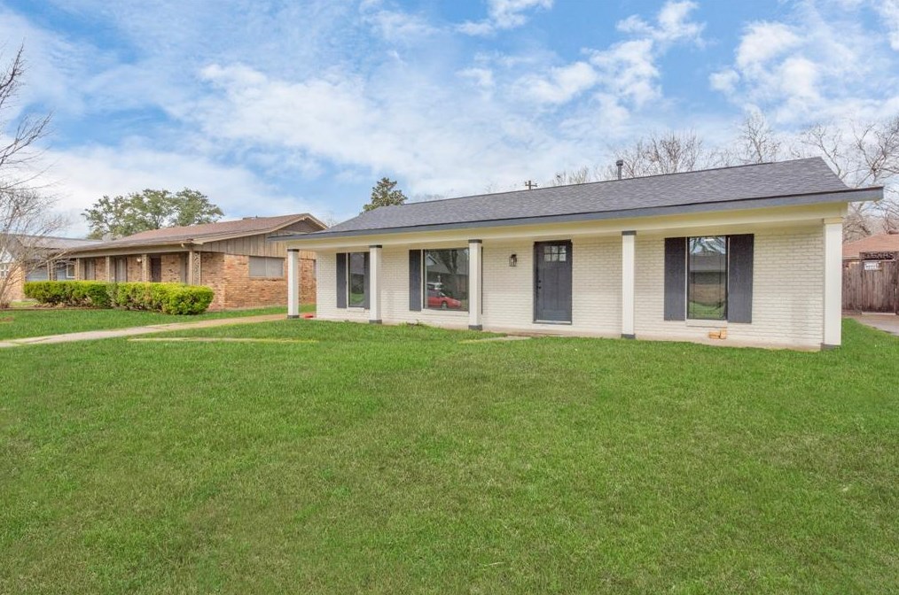 5006 Heatherbloom Dr, Houston TX  77045-5332 exterior