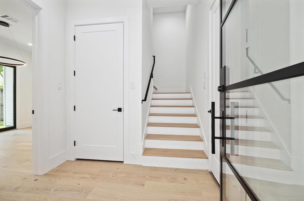 209 10 1/2, Houston TX 77008-7198 exterior