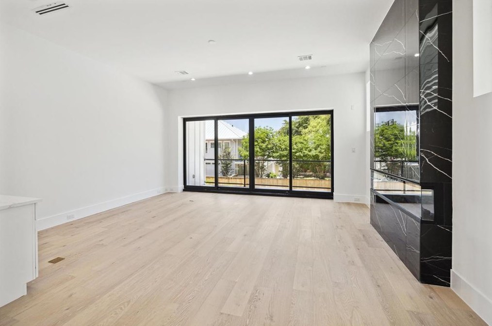 209 10 1/2, Houston TX 77008-7198 exterior