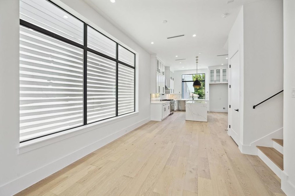 209 10 1/2, Houston TX 77008-7198 exterior