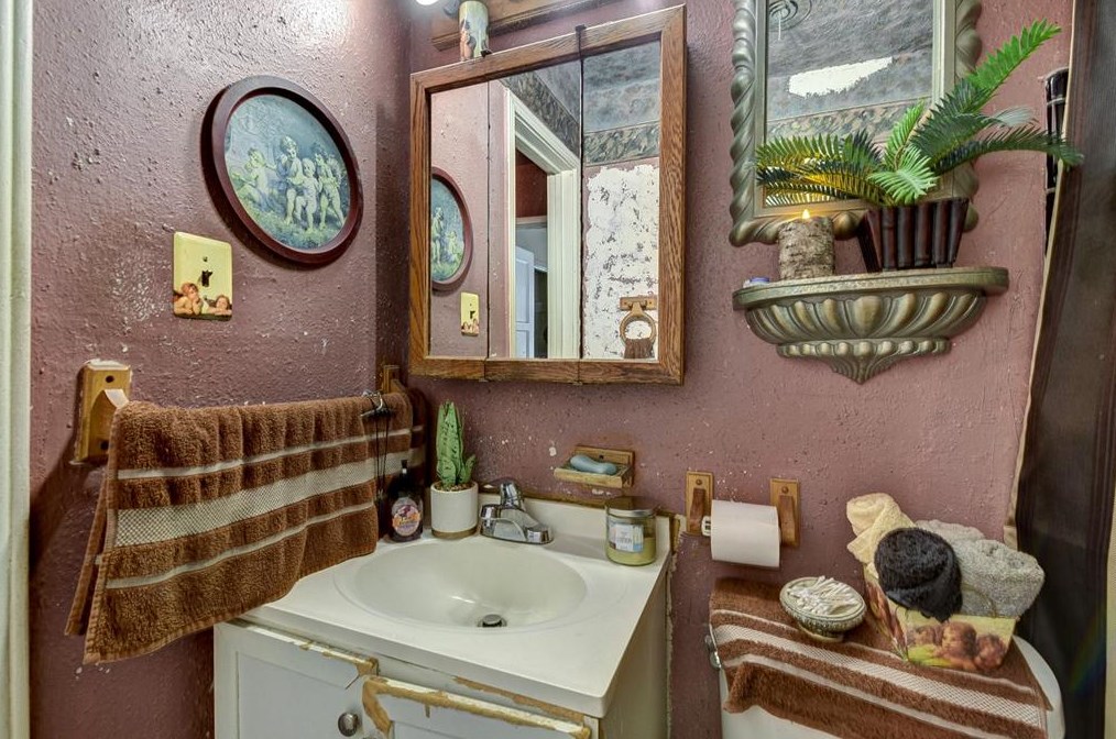 10617 Burman, Houston TX  77029-2649 exterior