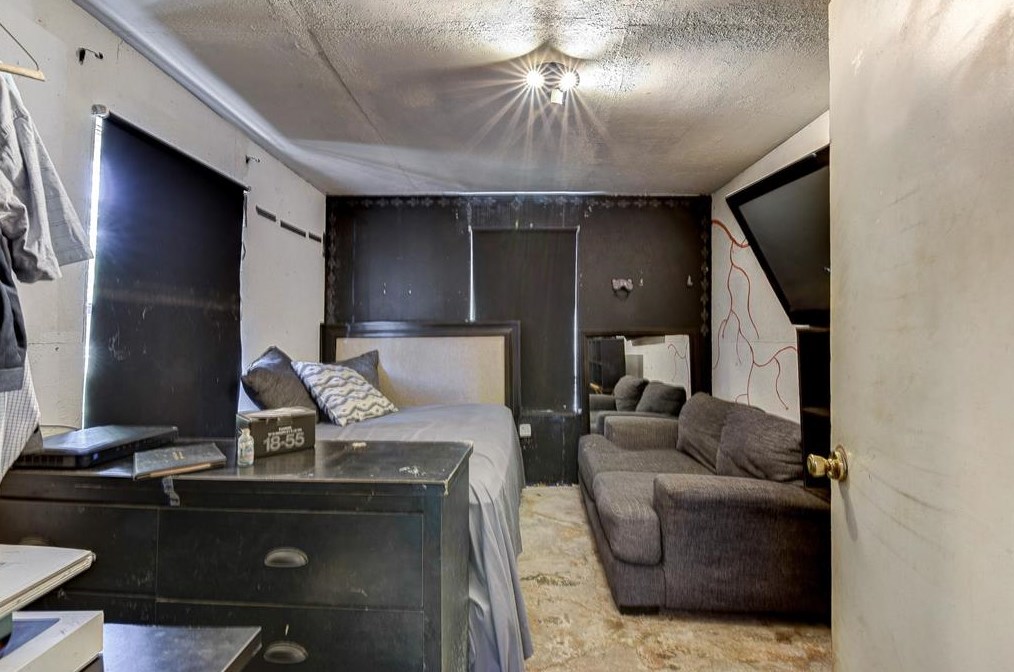 10617 Burman, Houston TX  77029-2649 exterior