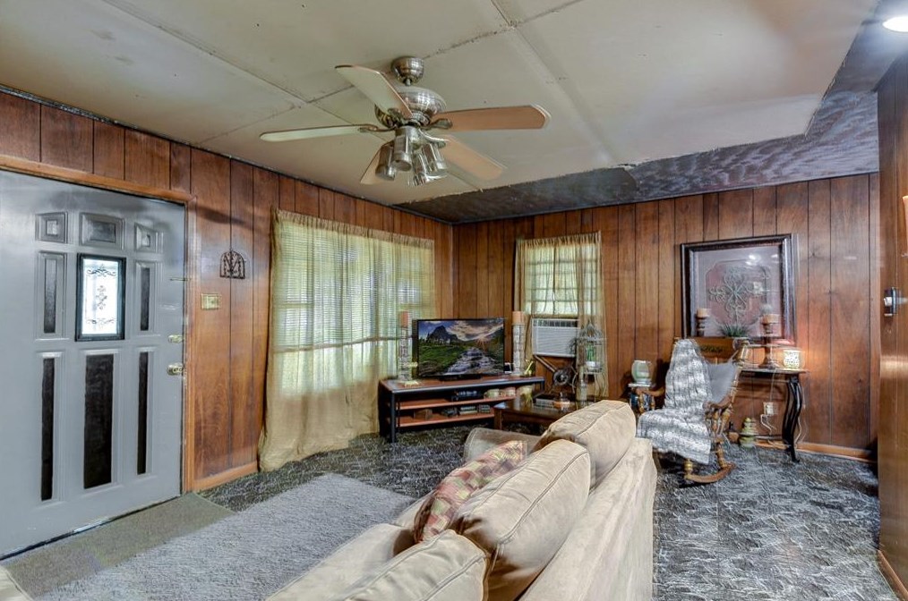 10617 Burman, Houston TX  77029-2649 exterior