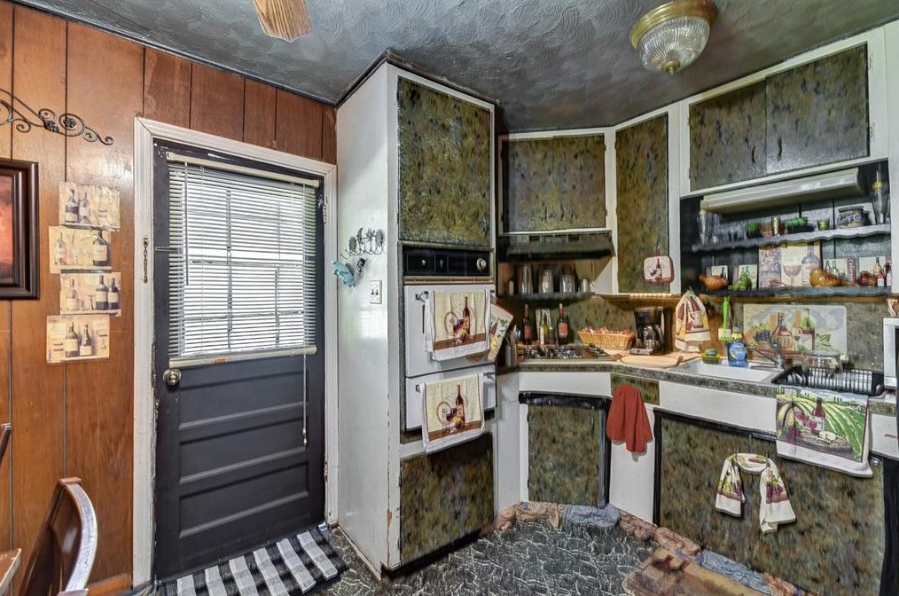 10617 Burman, Houston TX  77029-2649 exterior