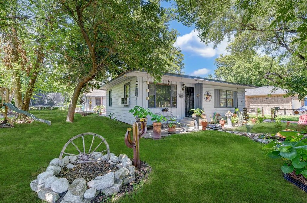 10617 Burman, Houston TX  77029-2649 exterior