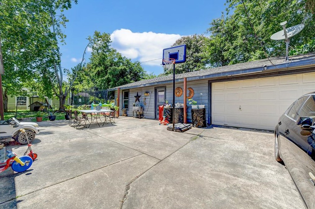 10617 Burman, Houston TX  77029-2649 exterior