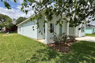 638 Stovall Dr, Palacios, TX 77465 - Photo 3