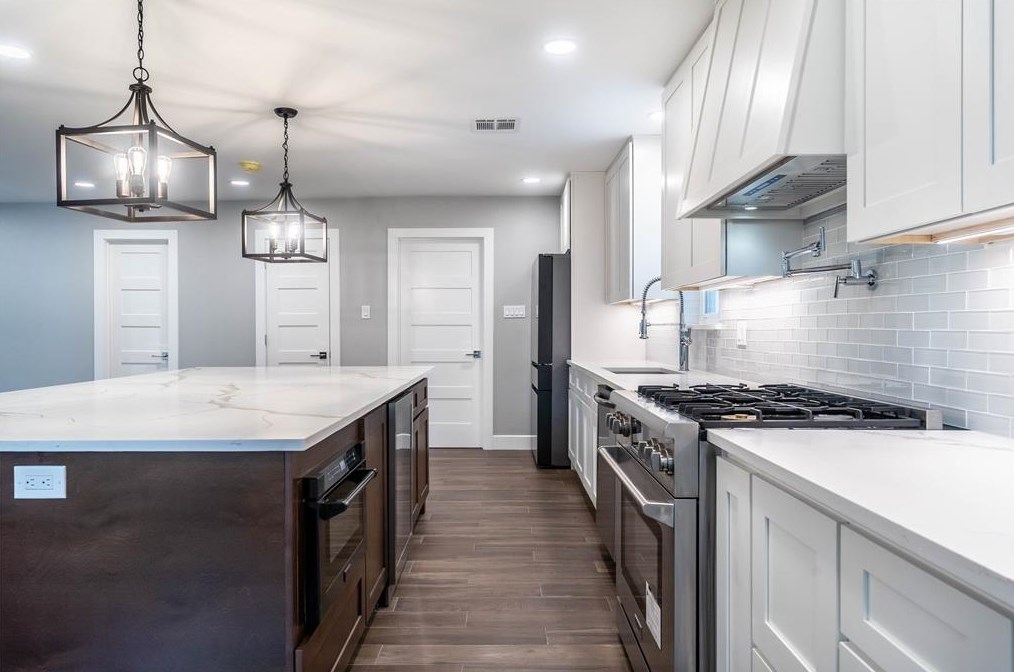 5055 Fallen Oaks Dr, Houston TX  77091-5210 exterior