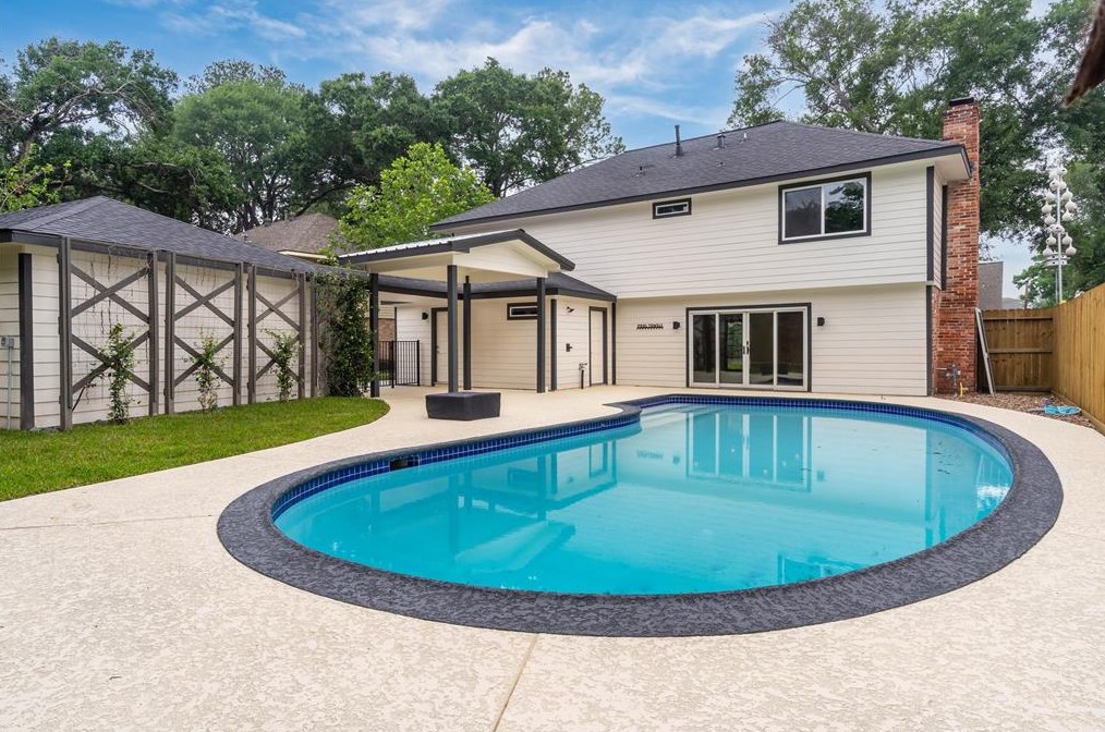 5055 Fallen Oaks Dr, Houston TX  77091-5210 exterior