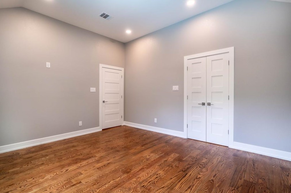 5055 Fallen Oaks Dr, Houston TX  77091-5210 exterior