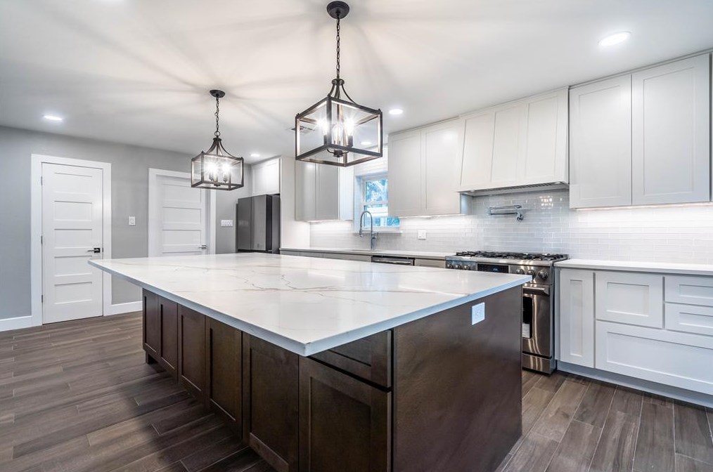 5055 Fallen Oaks Dr, Houston TX  77091-5210 exterior