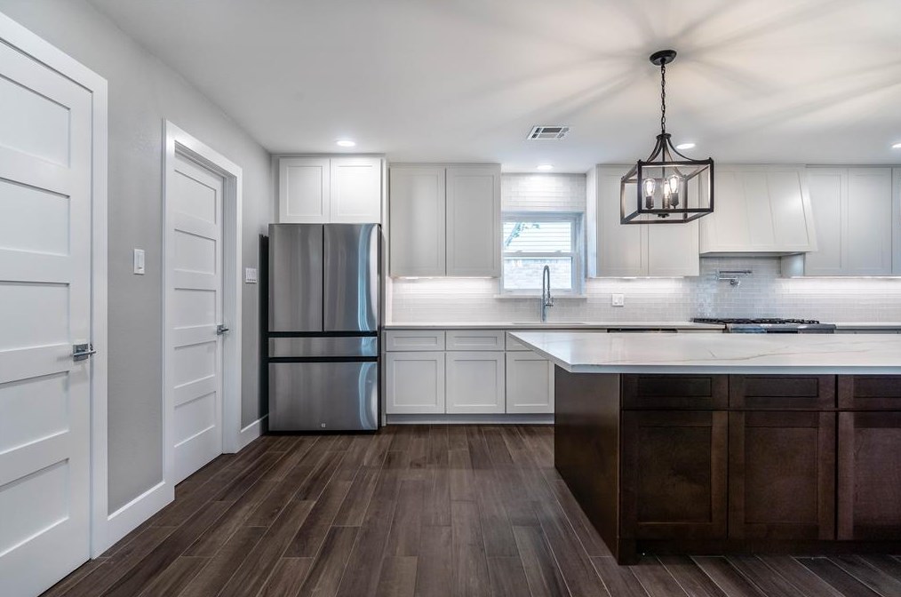 5055 Fallen Oaks Dr, Houston TX  77091-5210 exterior