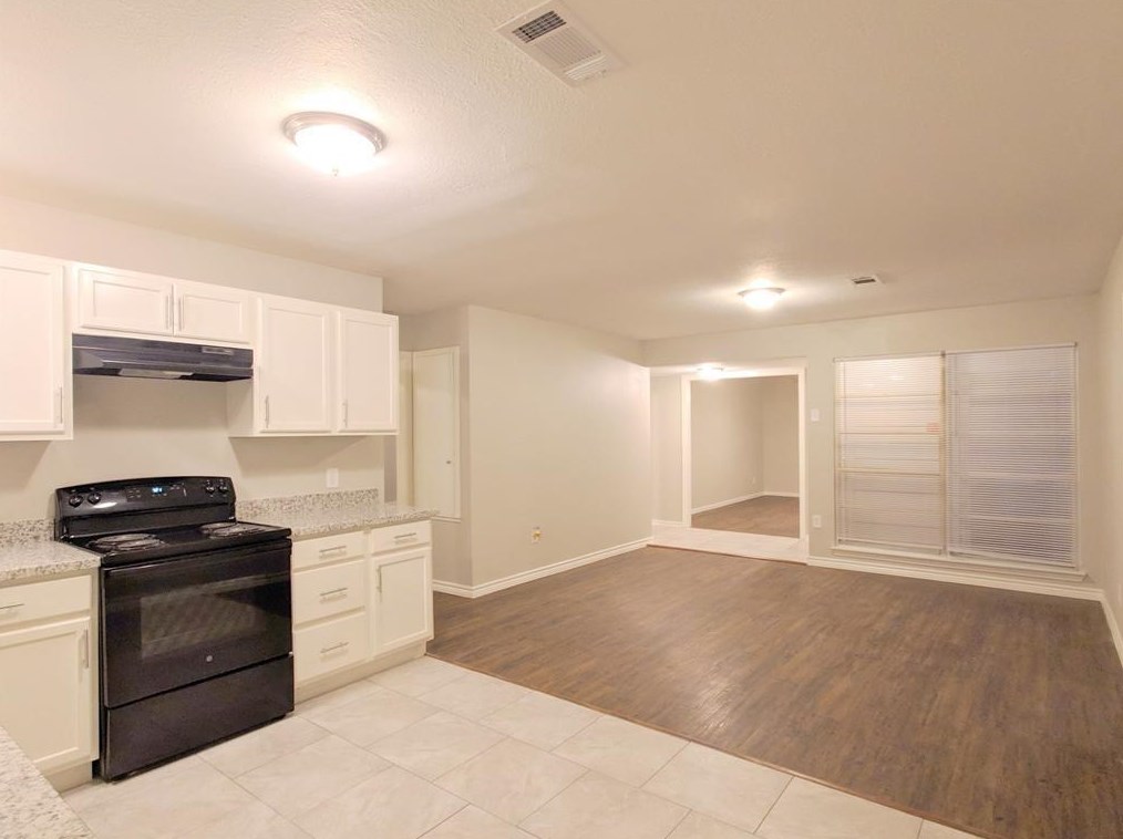 5843 Schevers St, Houston TX  77033-2317 exterior