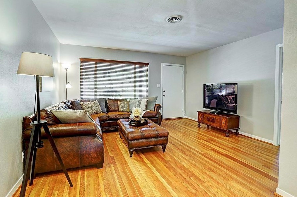 1233 Confederate Rd, Houston TX  77055-6306 exterior