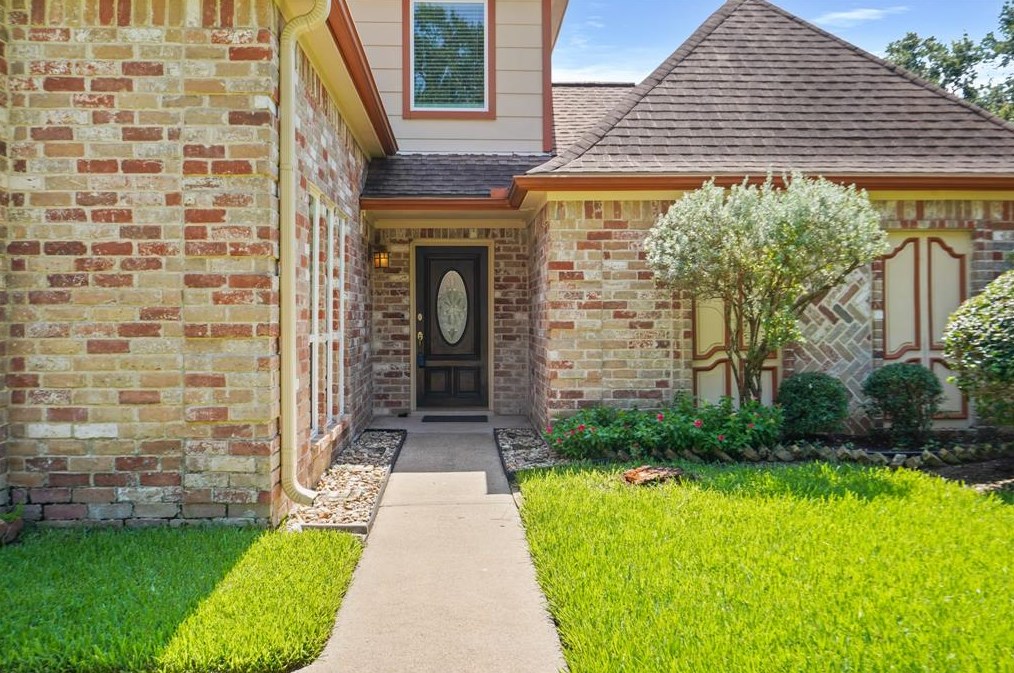 907 Dominion Dr, Katy TX  77450-2909 exterior