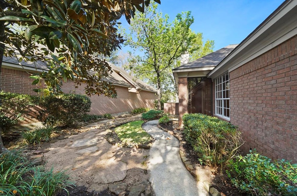 39 Wild Meadow Ct, Spring TX  77380-4302 exterior